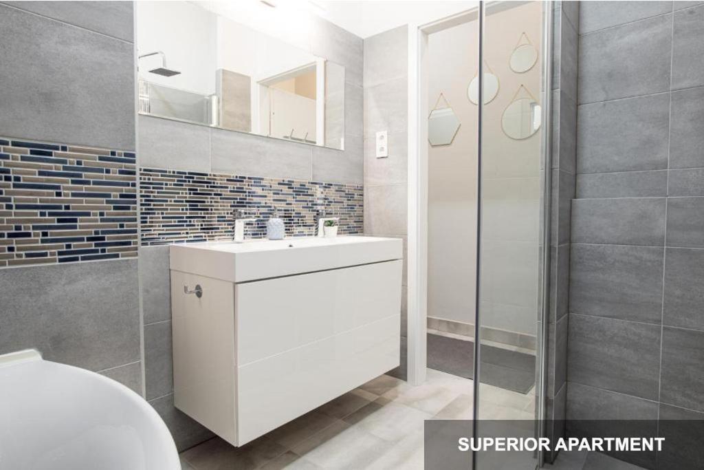 Bpr Agathe Elegant Suite With Parliament View 부다페스트 외부 사진