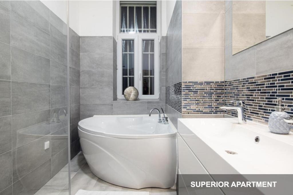 Bpr Agathe Elegant Suite With Parliament View 부다페스트 외부 사진
